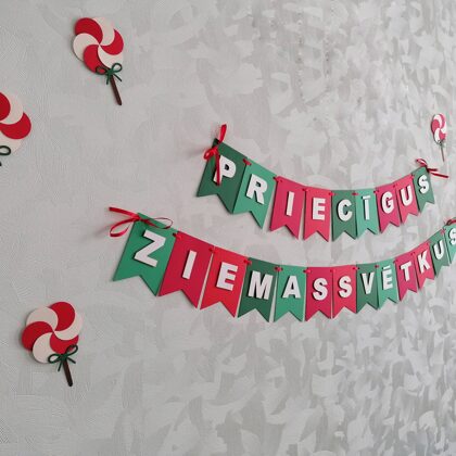 "Priecīgus Ziemassvētkus" virtene (CENA 11€)